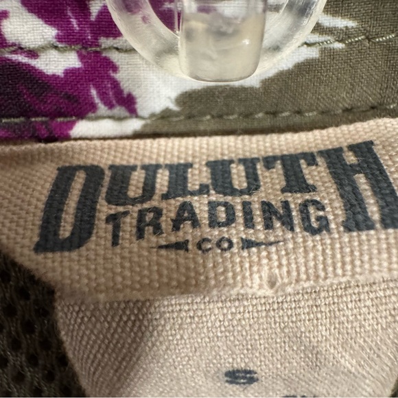 Duluth Trading Co Floral Vented Button Up Short Sleeve Army Green White Blouse - Picture 6 of 12